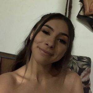 Meet your Posher, Yesenia
